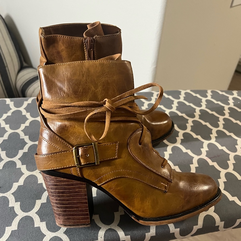 Spectacular Heeled Booties With Straps Ornament and Zippers